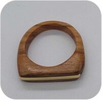Ring aus Holz mit Messing
