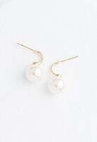 Impeccably pearled Earrings in Gold