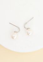 Impeccably pearled Earrings in Silver