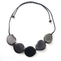 Tagua Kette Hosty Grau